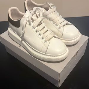 Alexander McQueen White/Black Size 10
